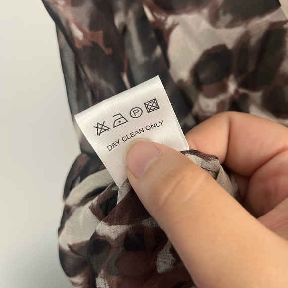 Chaser 100% silk open back leopard printed sheer blouse size small - Picture 5 of 6